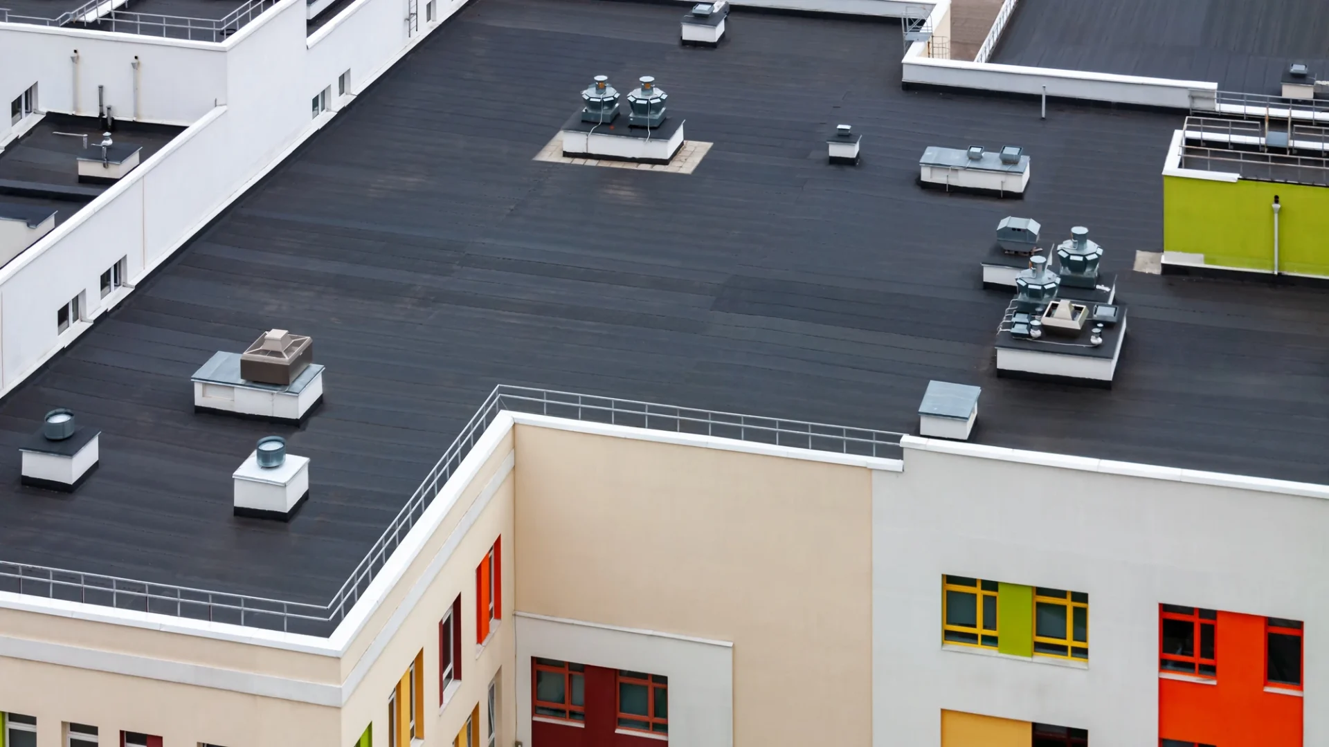 Flat roof on commercial building