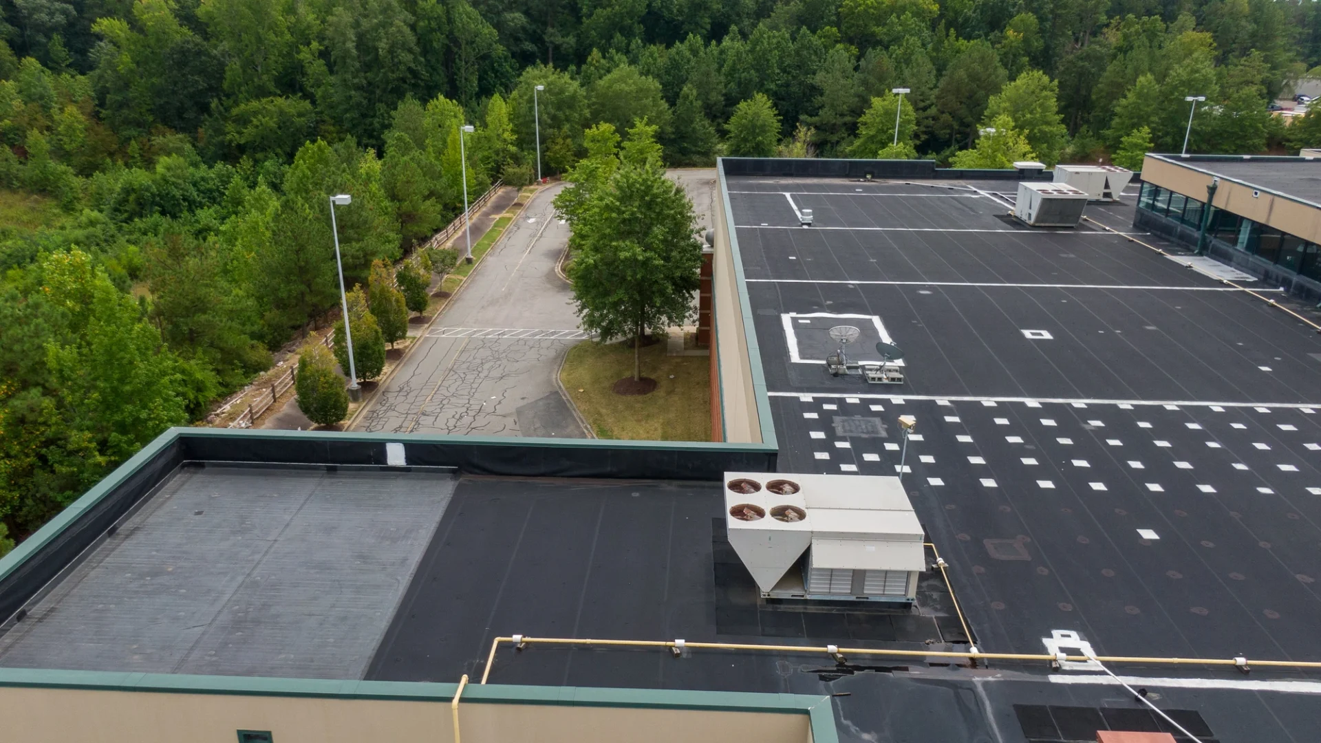 Commercial building roof