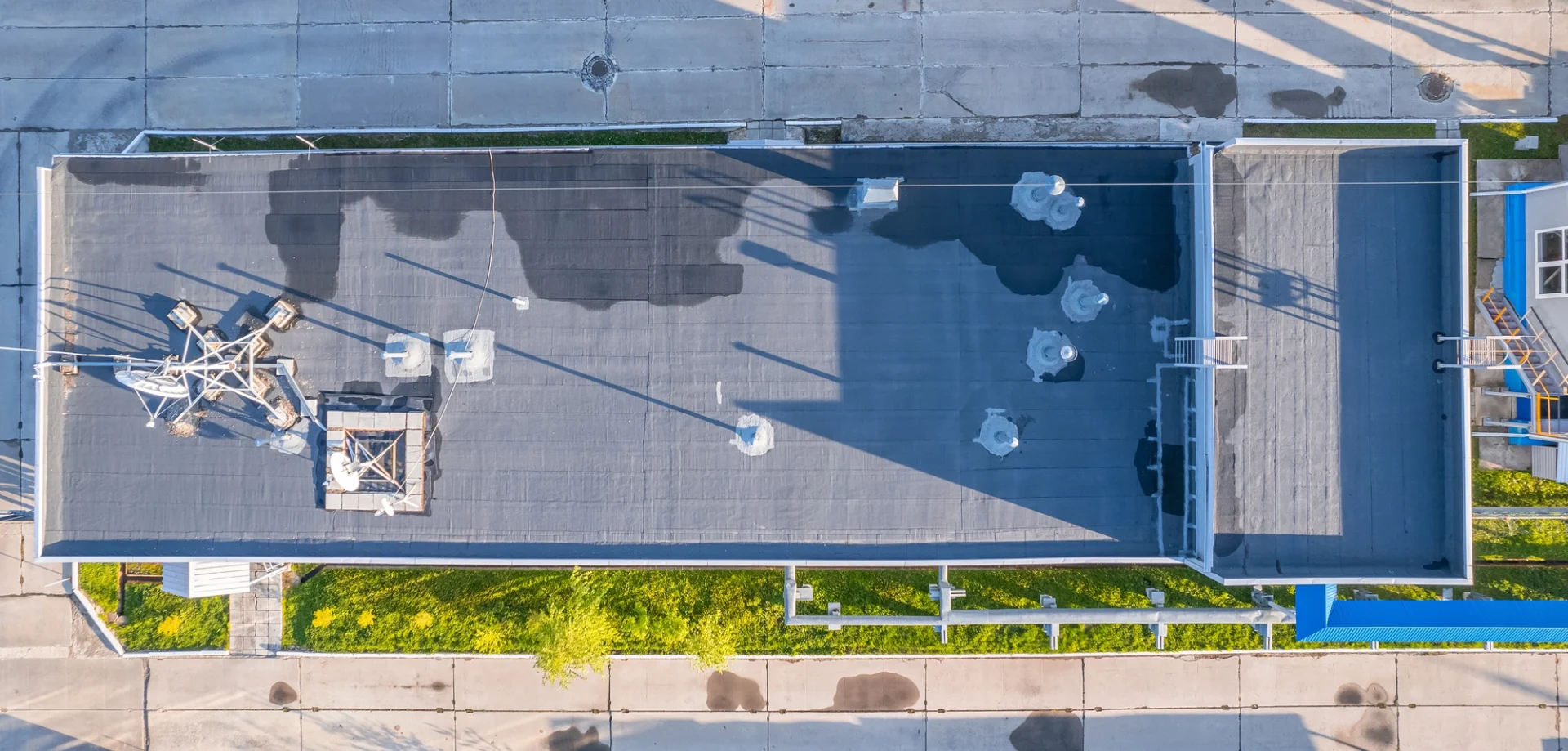Bird's eye view of a commercial roof
